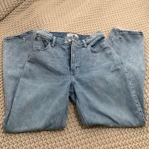 Abercrombie & Fitch The 90's Straight Ultra High Rise Jeans Light Wash